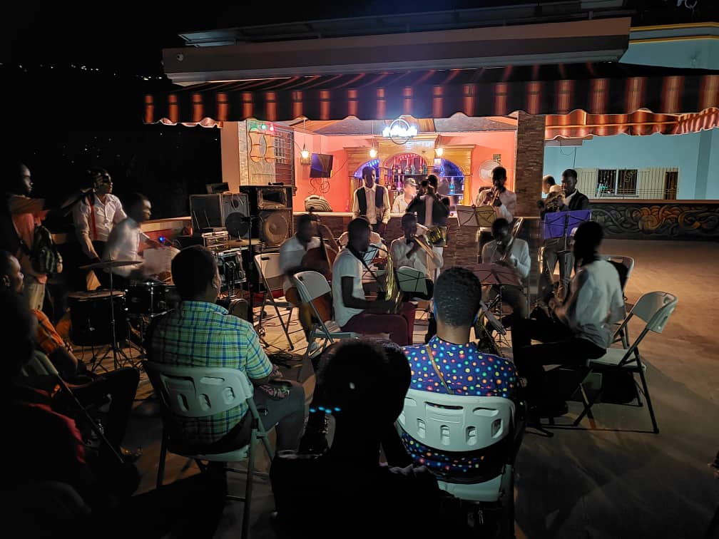 À ciel ouvert, pour des mots et de la musique à découvert